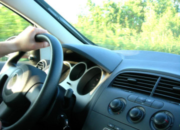 Dirigir de forma segura exige bons hábitos no trânsito