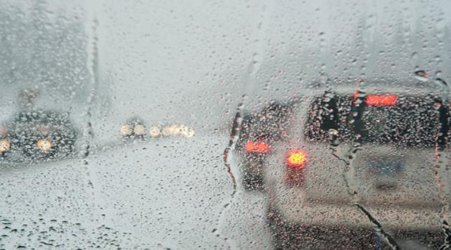 Dirigindo com segurança na chuva