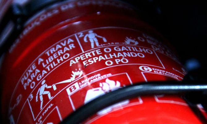Extintor em carro deixará de ser obrigatório